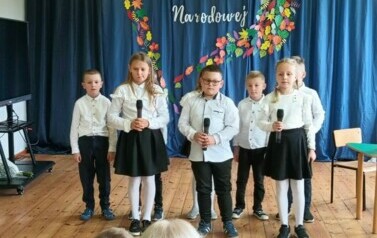 Życzenia dla nauczycieli wyśpiewane przez klasę II