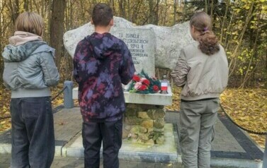 Zapalenie znicza przy pomniku na Batogach