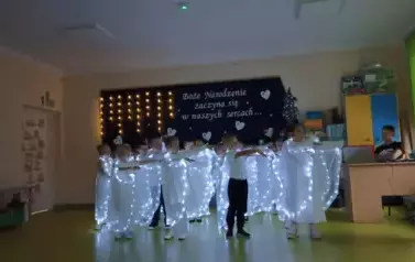Świąteczny taniec dzieci z grupy Motylki
