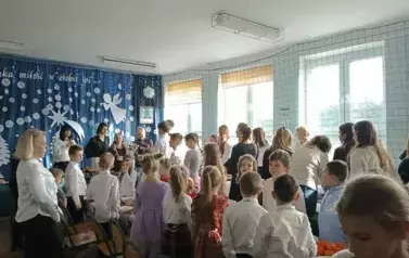 Pani dyrektor składa życzenia świąteczne