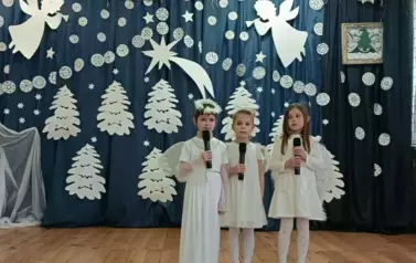 Świeć gwiazdeczko w wykonaniu dziewczynek z klasy 1