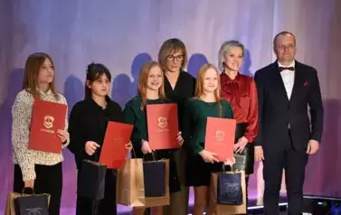 Uczennice wyr&oacute;żnione w kategorii Sportowa nadzieja