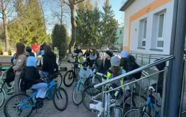 Zbi&oacute;rka przed wyruszeniem na rajd rowerowy