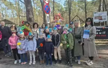 Uczniowie, rodzice i nauczyciele na Golejowie 