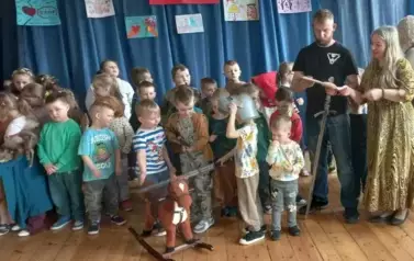 Wręczono podziękowanie Panu Pawłowi Staszczakowi za wspaniałe zajęcia.