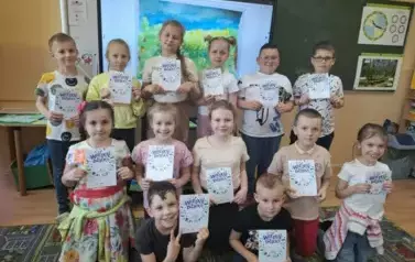 Klasa 2 z dyplomami za udział w akcji