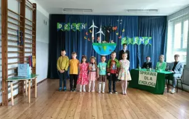 Klasa 1 z piosenką \'\'Imieniny Ziemi\'\'