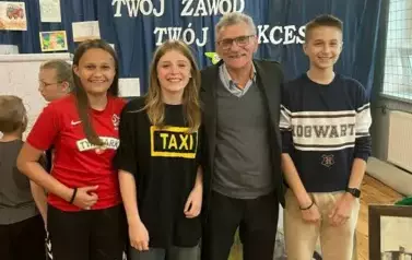 Spotkanie uczni&oacute;w z regionalnym artystą - Panem J&oacute;zefem