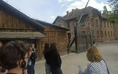 Zwiedzanie obozu koncentracyjnego  w Oświęcimu.