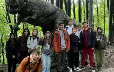 Uczniowie w Leśnym Parku Niespodzianek