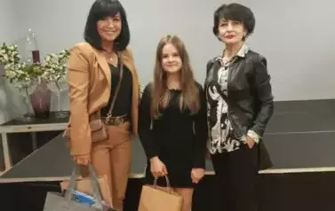 Julia z Panią Dyrektor i Panią Bożeną