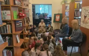 Dzieci słuchały legendy związane ze Staszowem i okolicami.