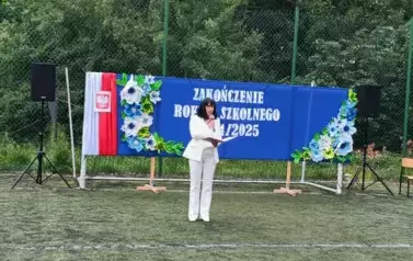 Pani Dyrektor zwraca się do zgromadzonych