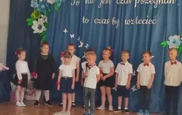 Recytacja wierszy i wsp&oacute;lne śpiewanie piosenek.