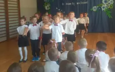 Polonez w wykonaniu Motylk&oacute;w.