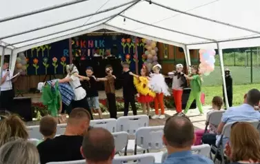 Uczniowie klasy II przedstawiają Rzepkę