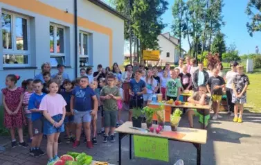 Uczestnicy pikniku sensorycznego.