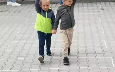Nauka bezpiecznego przechodzenia przez jezdnię