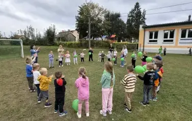 Wsp&oacute;lne zabawy przy muzyce.