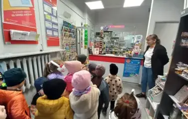 Wizyta dzieci w Urzędzie Pocztowym