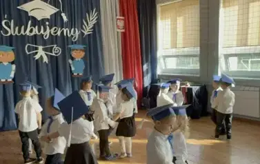 Taniec Grozik w wykonaniu dzieci z grupy Słoneczka