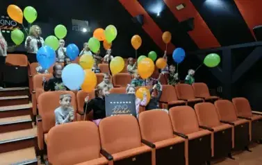 Pamiątkowe zdjęcie w kinie Kadr.