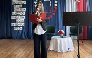 Gabrysia jako konferansjer.