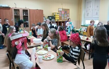 Poczęstunek klas I-III