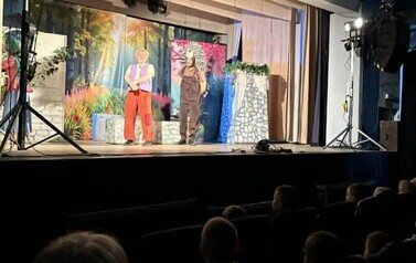 Oglądanie spektaklu teatralnego pt. Roszpunka