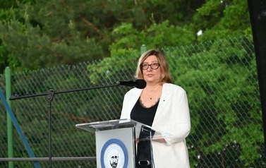 List od Świętokrzyskiego Kuratora Oświaty pana Piotra Łojka odczytała pani Grażyna Dekiel Świętokrzyski Wicekurator Oświaty