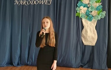 Przeb&oacute;j Maryli Rodowicz w wykonaniu uczennicy klasy 7