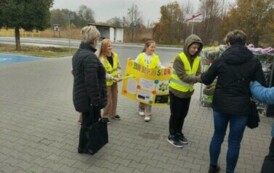 Wręczanie odblask&oacute;w mieszkańcom