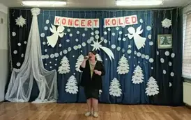 Pani Ilona śpiewa kolędę Z narodzenia Pana