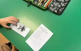 Uczeń rozwiązujący zadanie na temat podawania danych w Internecie
