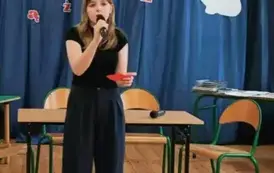 Piosenka patriotyczna w wykonaniu uczennicy kl. 7.