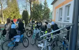 Zbi&oacute;rka przed wyruszeniem na rajd rowerowy
