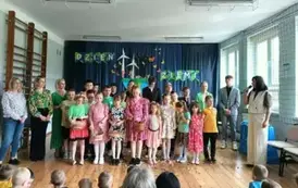 Podziękowania Pani Dyrektor dla artyst&oacute;w i nauczycieli.