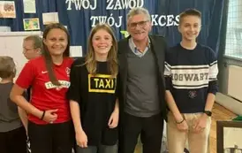 Spotkanie uczni&oacute;w z regionalnym artystą - Panem J&oacute;zefem