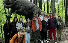 Uczniowie w Leśnym Parku Niespodzianek