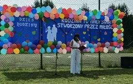 Powitanie uczestnik&oacute;w Pikniku przez Panią Dyrektor