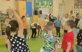 Motylki wykonywały kropkowe zadania ruchowe.