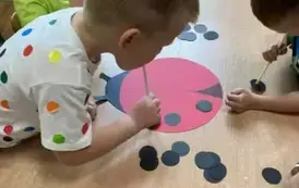 Ćwiczenia oddechowe z wykorzystaniem kropek.