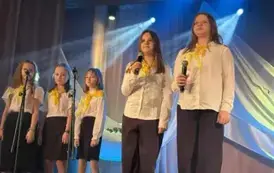 Julia i Zuzanna w utworze Lolek