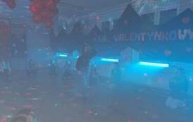 Zabawy uczni&oacute;w podczas balu