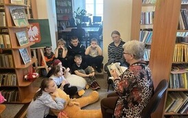 Uczniowie wysłuchali legend ziemi staszowskiej.