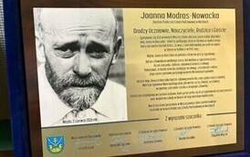 Pamiątkowy grawerton od Starosty, Wicestarosty i Członk&oacute;w Zarządu  Rady Powiatu Staszowskiego