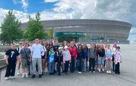 Zdjęcie grupowe przed stadionem Tarczyński Arena Wrocław