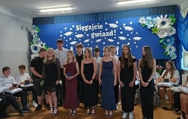 Klasa VII śpiewa piosenkę Takie chwile jak te
