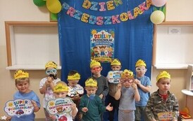 Zdjęcie grupowe dzieci z grupy Słoneczka