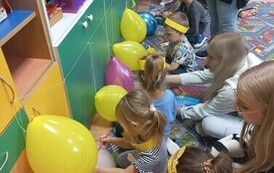 Malowanie balon&oacute;w mazakami.